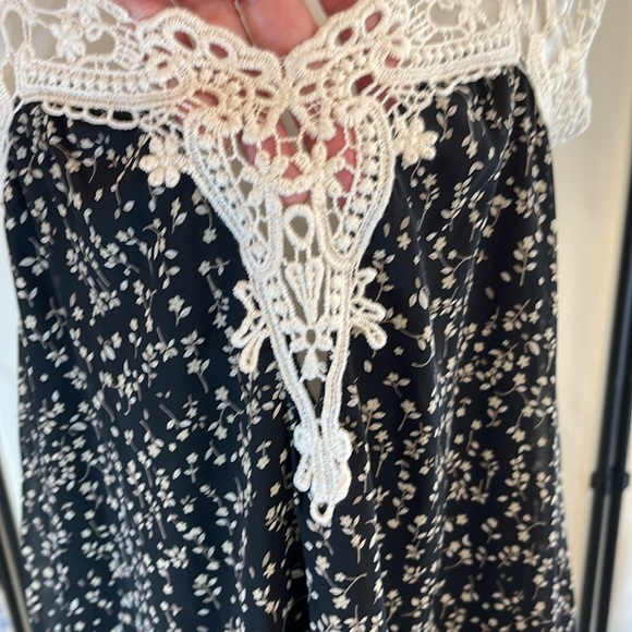 Glam Vault Black and Cream Crochet Floral Dress Size Large NWT - Picture 6 of 17